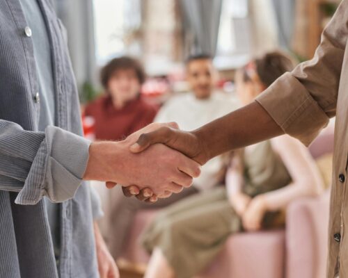 Cómo construir relaciones profesionales duraderas a través del networking efectivo